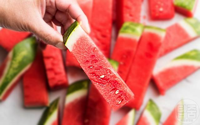 수박 먹기좋게 자르는법 한입크기