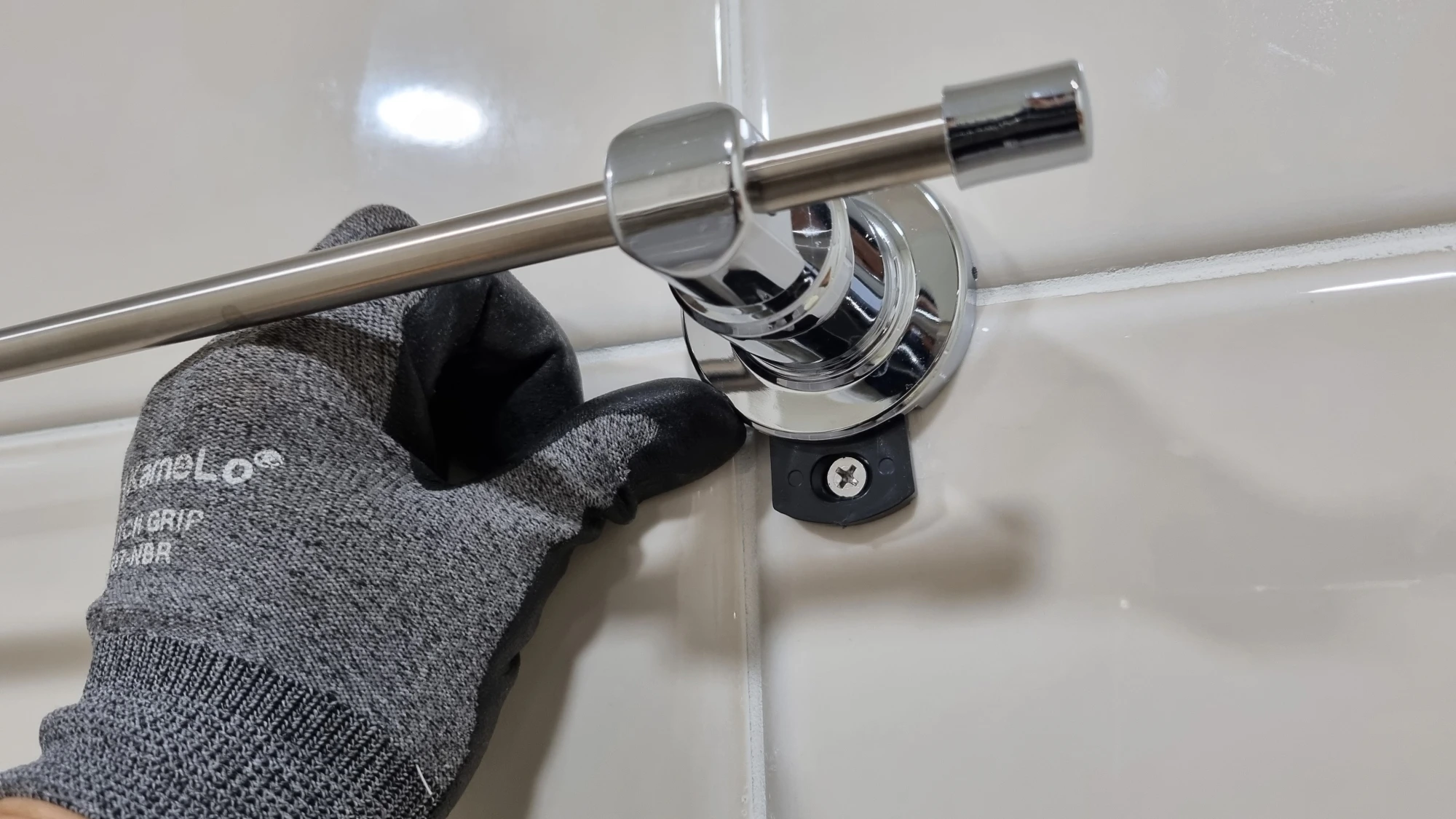 수건걸이 빼는 모습