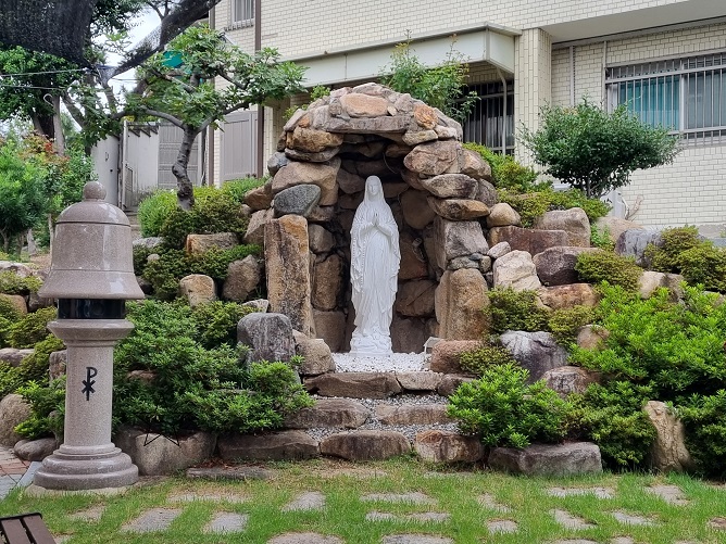 울산 야음성당 성모동산 성모상 사진