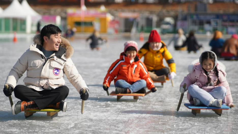 추울수록 겨울축제 흥행은 쑥쑥 화천산천어축제 평창송어축제