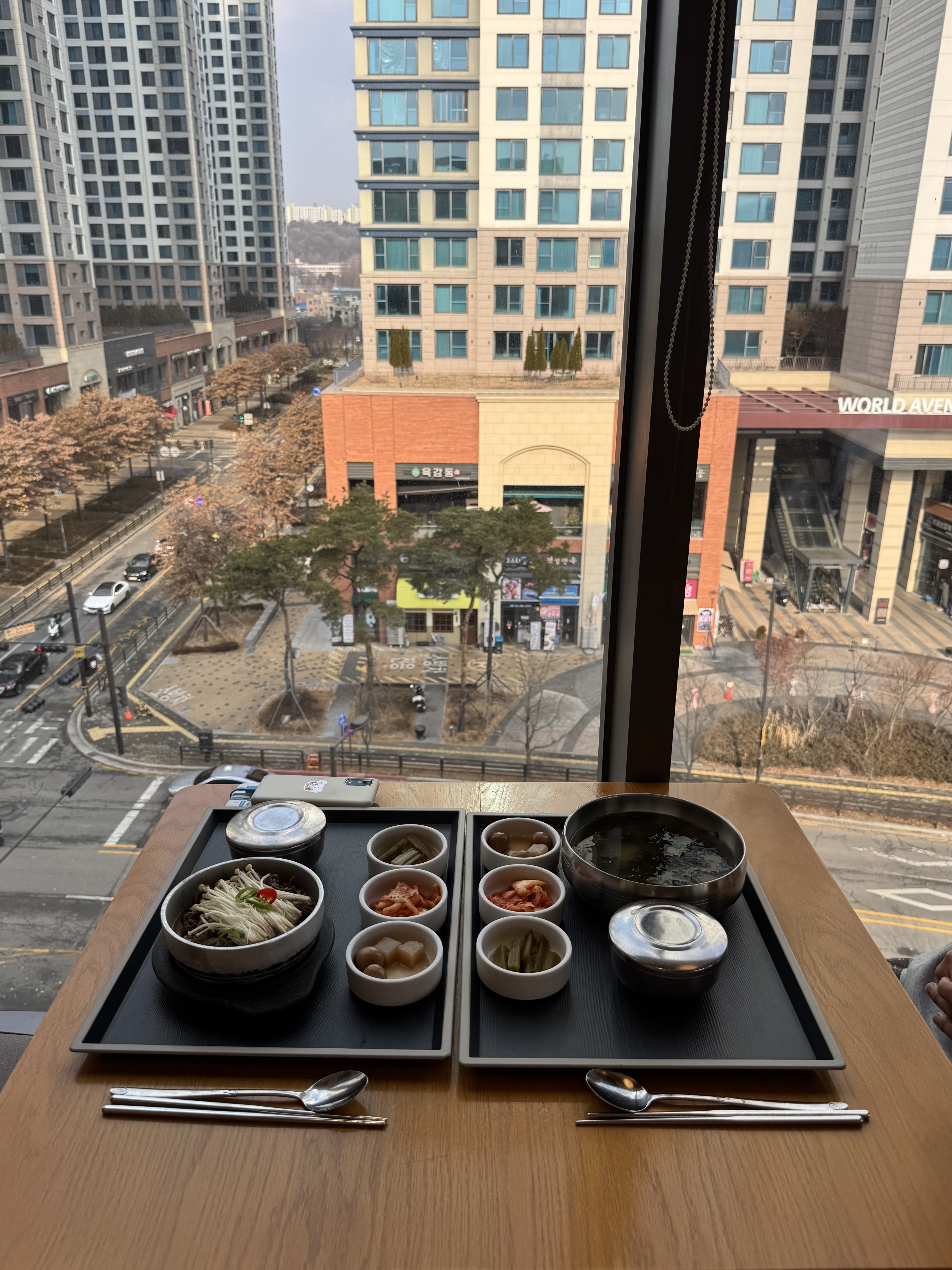 스타필드 아쿠아필드 찜질방 식당 내부에서 밖이 보이는 전경