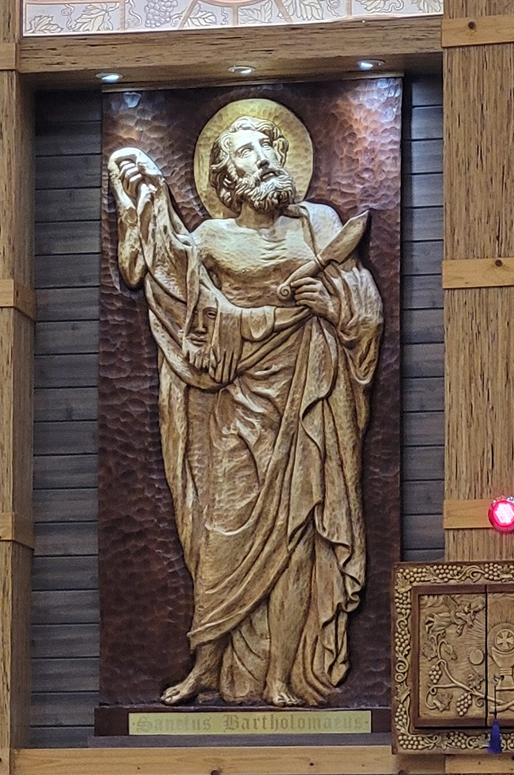 수원 정자동 주교좌성당에 있는 성 바르톨로메오 사도 (St. Bartolomeo) 부조 작품입니다.
