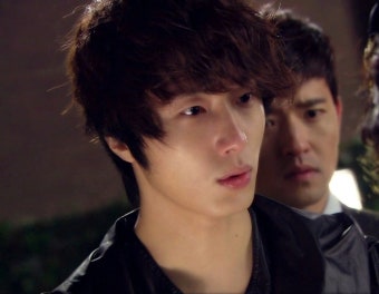 정일우 뇌동맥류, 연예인 건강고백, 뇌동맥류 증상, 뇌동맥류 예방, 뇌질환, 뇌혈관검사, 건강실천, 뇌출혈 위험, 조기검진