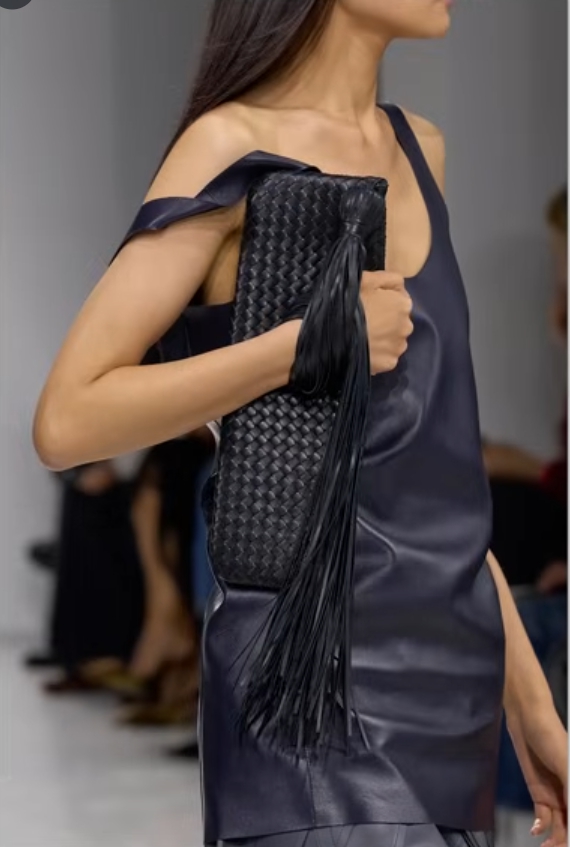 장르를 불문한 프린지(Fringe) 장식