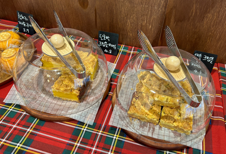 버터멜로우-매장-케이크들