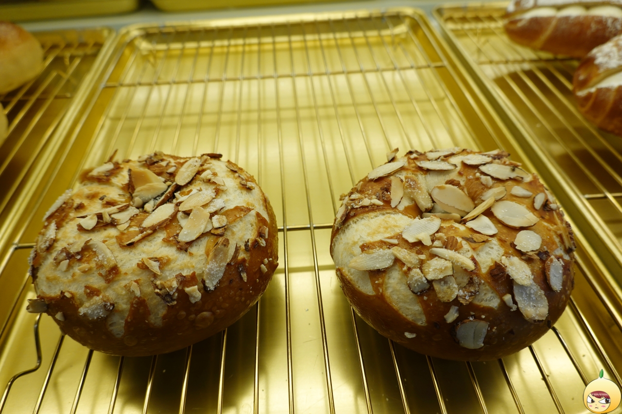 아몬드크런치 베이글