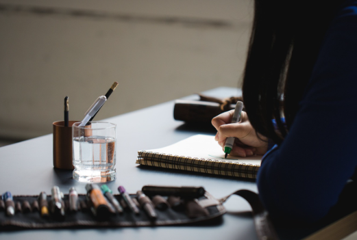 아트 테라피와 미술 치료의 정의