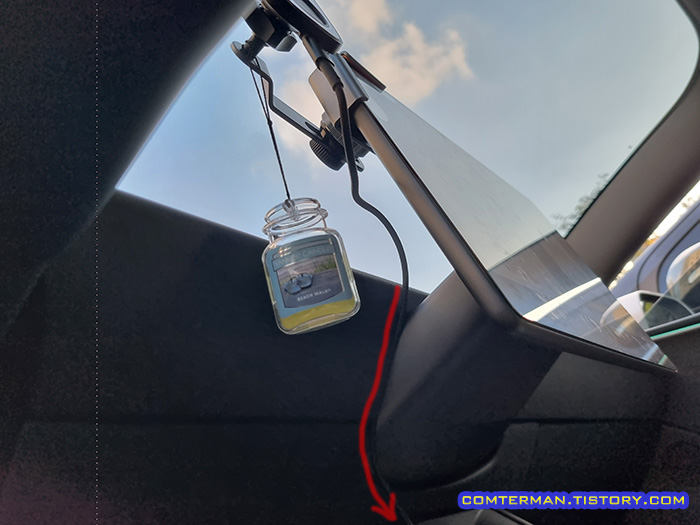 테슬라 모델3 하이랜드 무선 충전기 케이블 매립