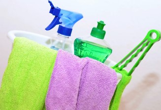 휴대폰 세척 잘못하면 액정 보호막 망가집니다