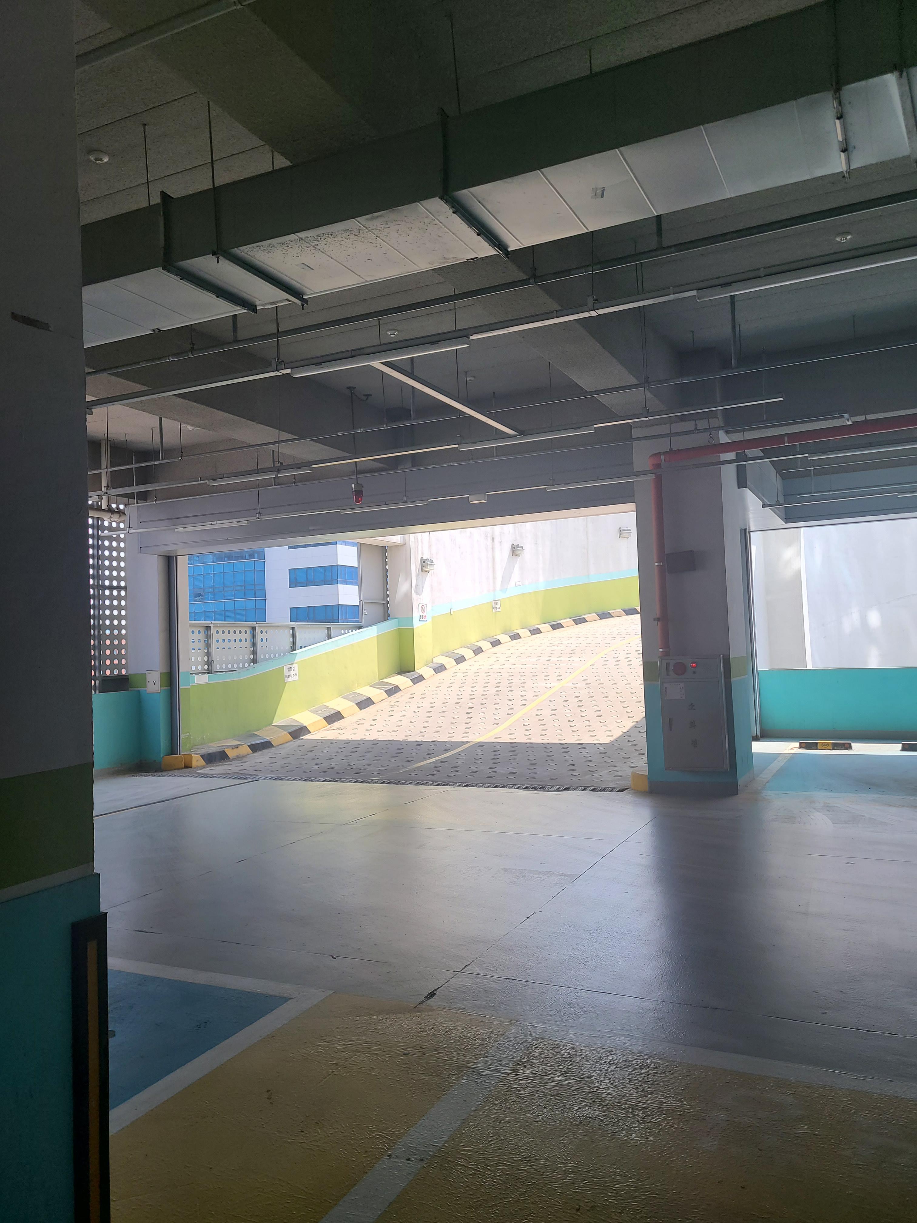 송도 테크노큐브 지상주차장, 드라이브인12