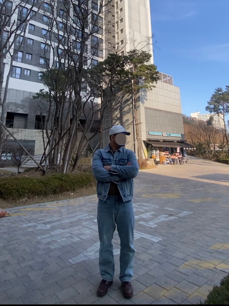 데일리룩('26. 3. 13.)조이스베케이션 투톤 볼캡, 무신사스탠다드 데님 트러커 청재킷, 유니클로 와플헨리넥, 무신사스탠다드 레귤러핏 데님 팬츠, 레드윙 아이언레인저 앰버하니스