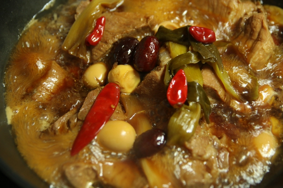 돼지고기 장조림 만드는 모습