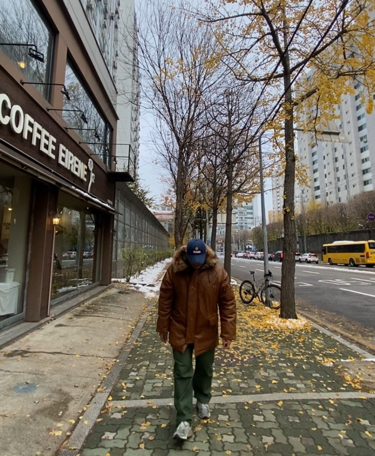 데일리룩(2024. 11. 30.)휴먼앤캣 스톤워시드 볼캡, 예스아이씨 알파인더스트리 패딩 점퍼 N-3B, 무신사스탠다드 퍼티그팬츠, 뉴발란스 993, 폴로랄프로렌 블레이저 자켓