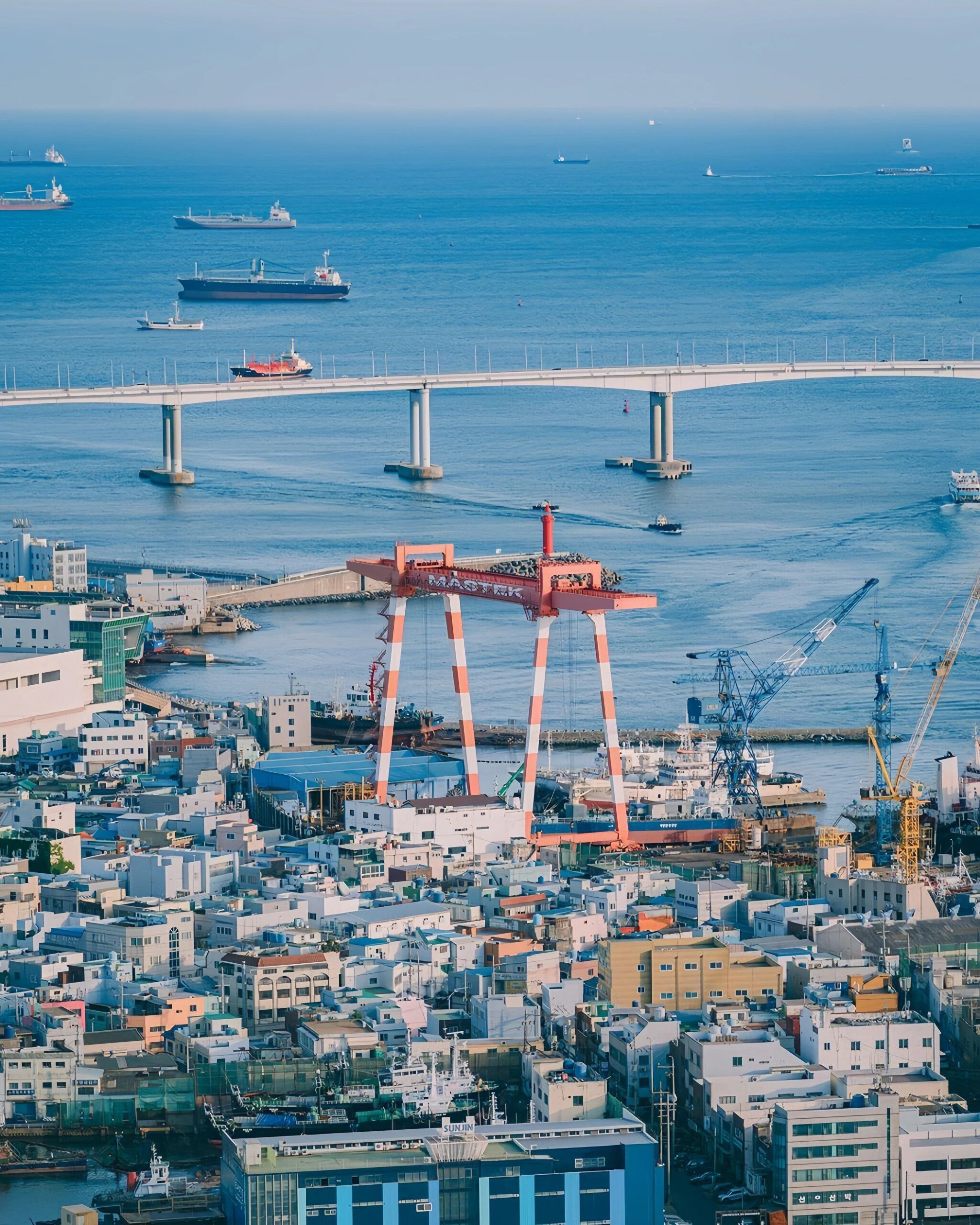 부산항에서 바라본 바다풍경