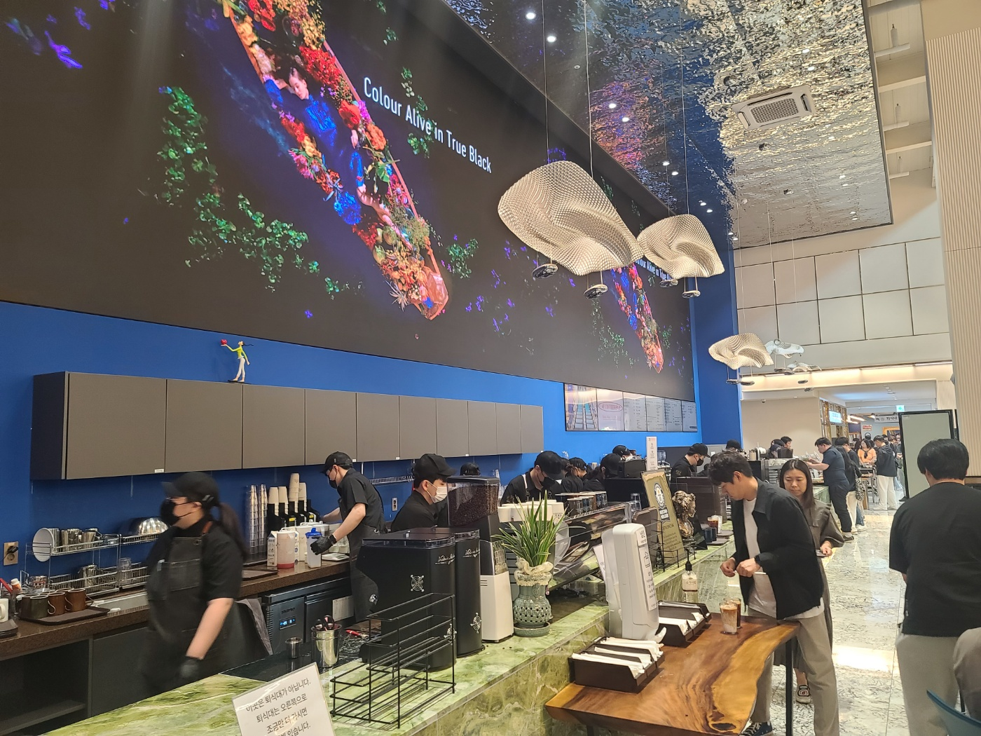 카페 1층 주문과 계산하는 곳