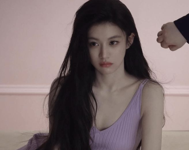 고윤정 대학 주점 포스터 화제｜서울여대 미대병동&middot;2016년 과거 사진&middot;나이&middot;학력&middot;만석 후기 총정리