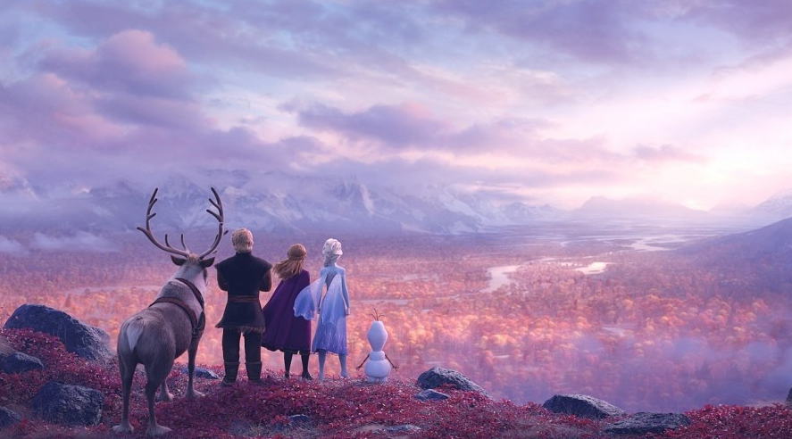 겨울왕국 애니메이션의 한 장면으로 주인공들이 멋진 풍경의 배경을 바라보고 있다.