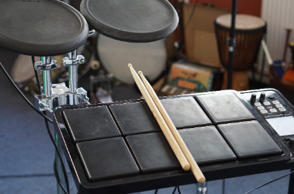 전자드럼과 어쿠스틱 드럼, 어떤 게 좋을까?