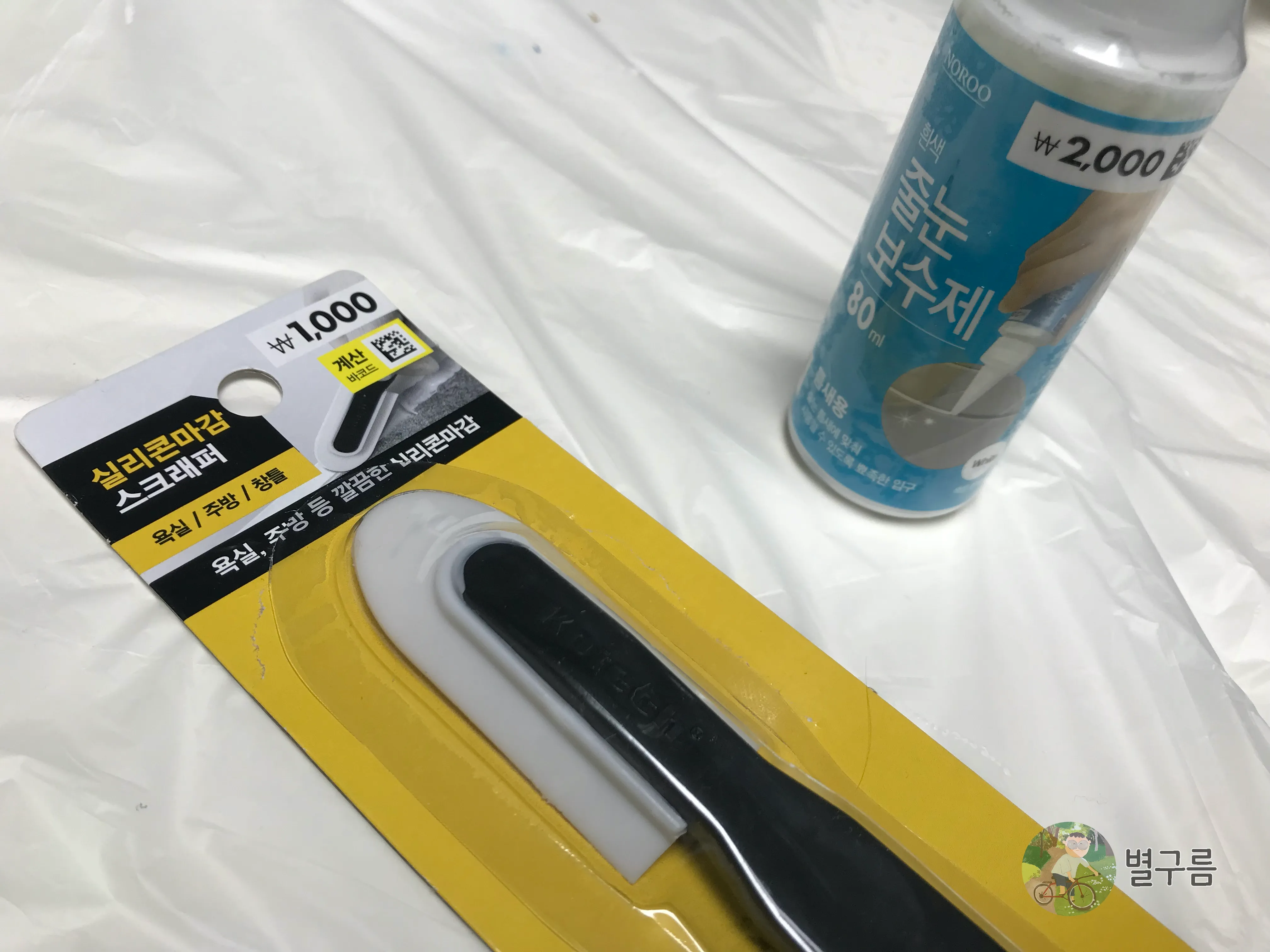 줄눈보수제-헤라-책상에-놓여있다