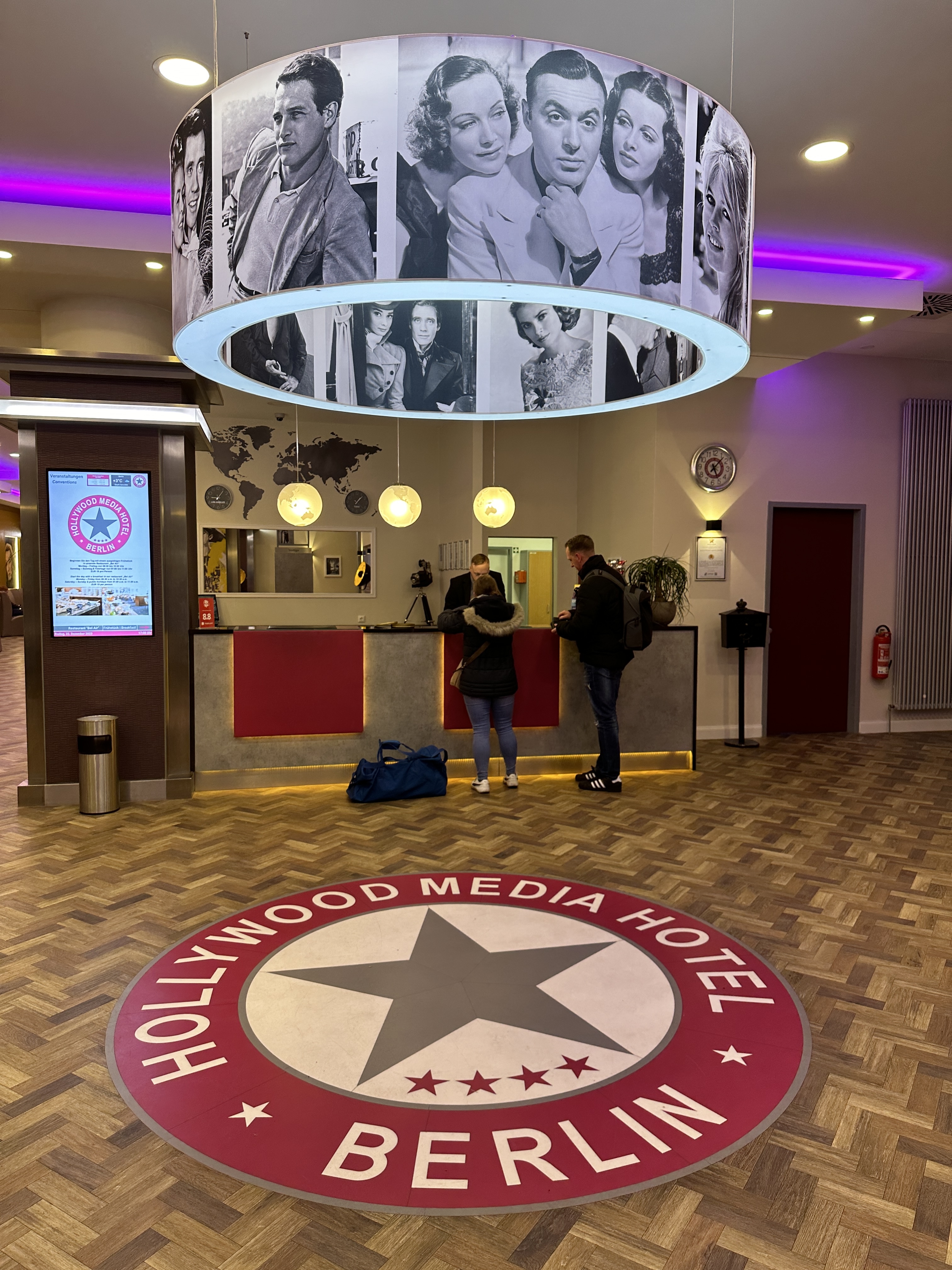 할리우드 미디어 호텔 프론트