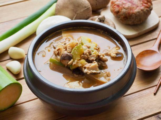 청국장찌개 &amp; 사바냥(Savagnin) 와인 페어링｜구수한 발효와 견과, 미네랄의 깊이가 만나는 한 그릇