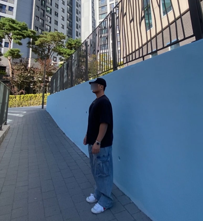 데일리룩('26. 10. 1.)엠엘비 뉴에라 MLB NY Q핏 언스트럭쳐 볼캡, 어커버 티셔츠, 무신사스탠다드 와이드 카고 데님 팬츠, 나이키 블레이저 미드 77 점보, 타티아나