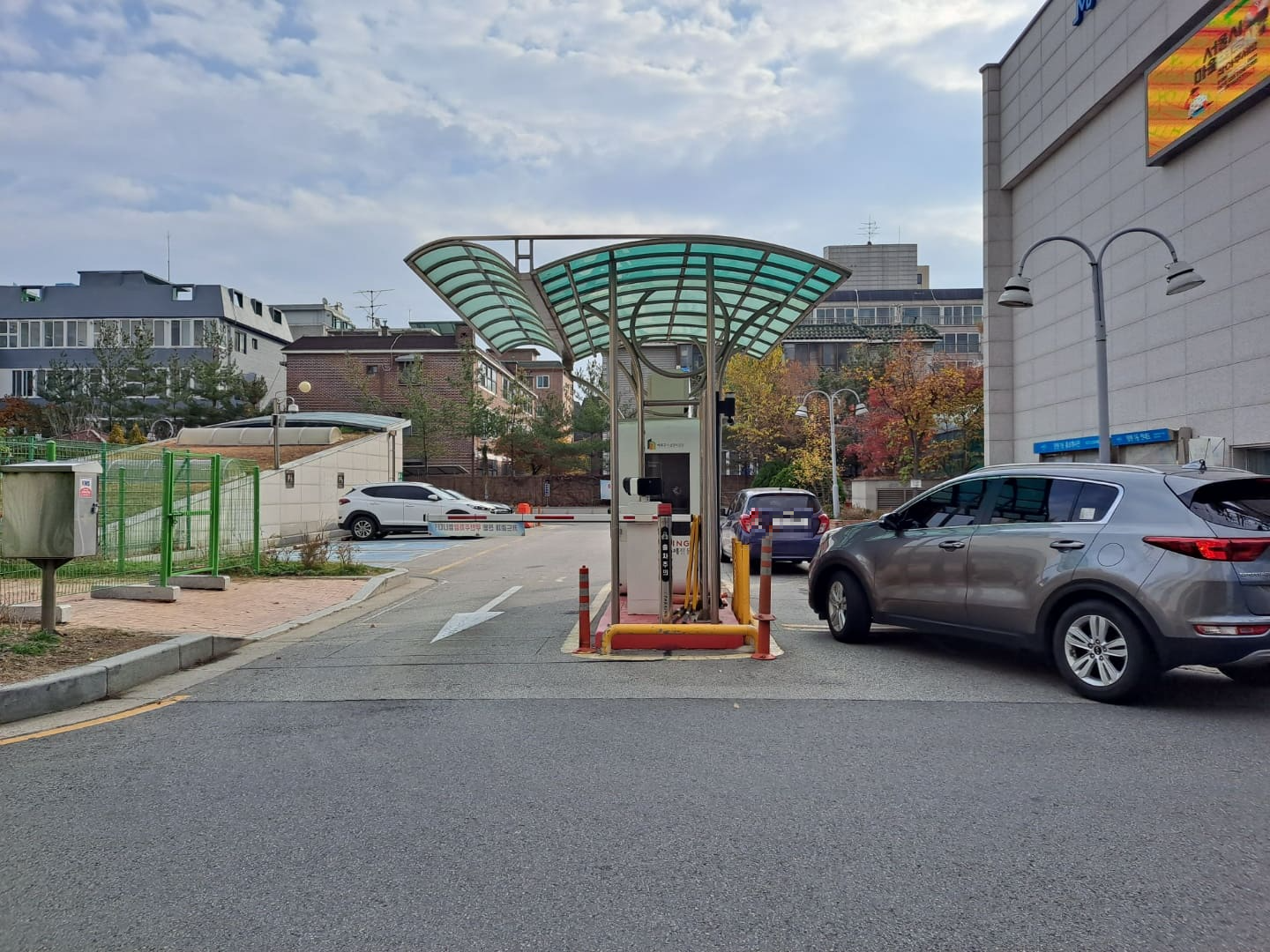 망원시장-공여주차장