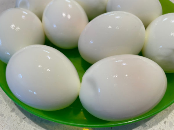 계란장조림 맛있게 하는법 - 삶은 달걀 10개 모두 껍질 다 깜