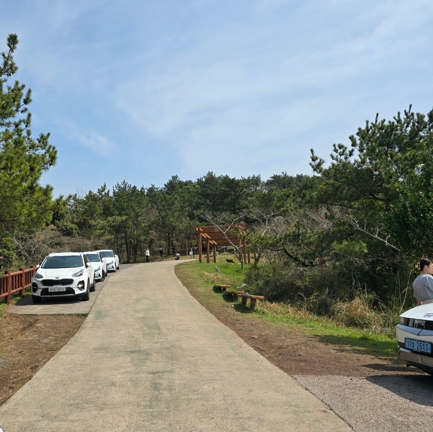 군산오름 입구 주차장 이미지