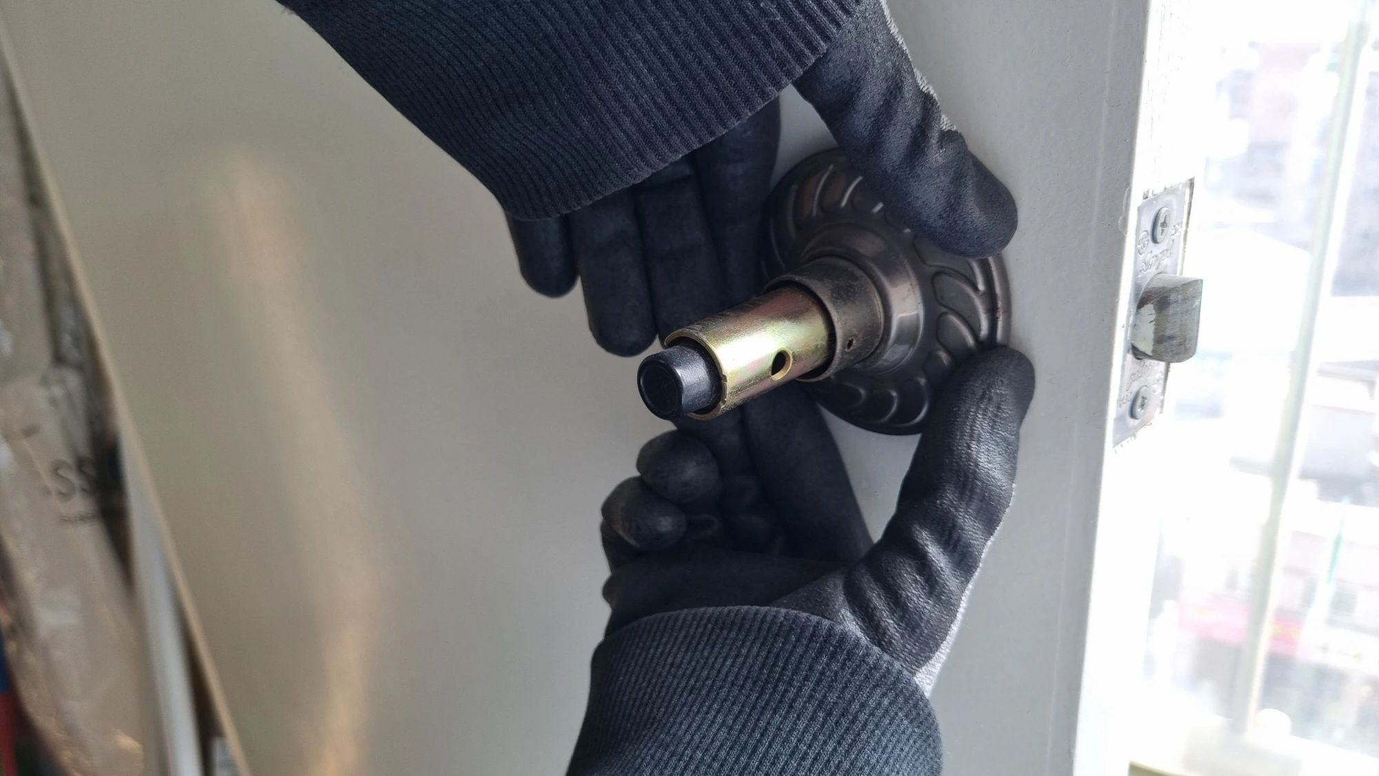 손잡이 커버 돌리는 방향