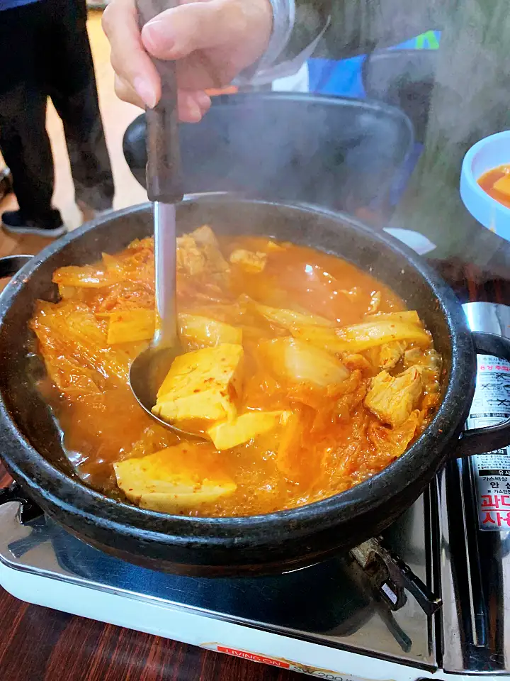 공덕동 식당 돌판 돼지 김치찜 삼겹살 고등어 김치찜 맛있으면 0칼로리 맛집 추천