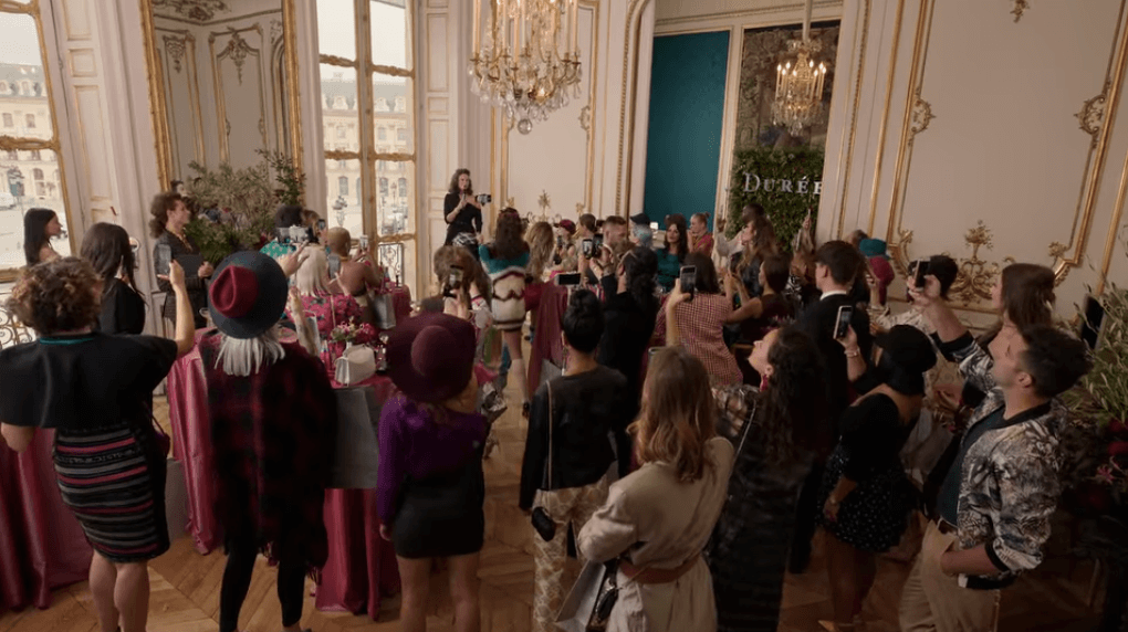 에밀리-파리에-가다-시즌1-5화