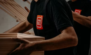 짐-옮기는-근로자