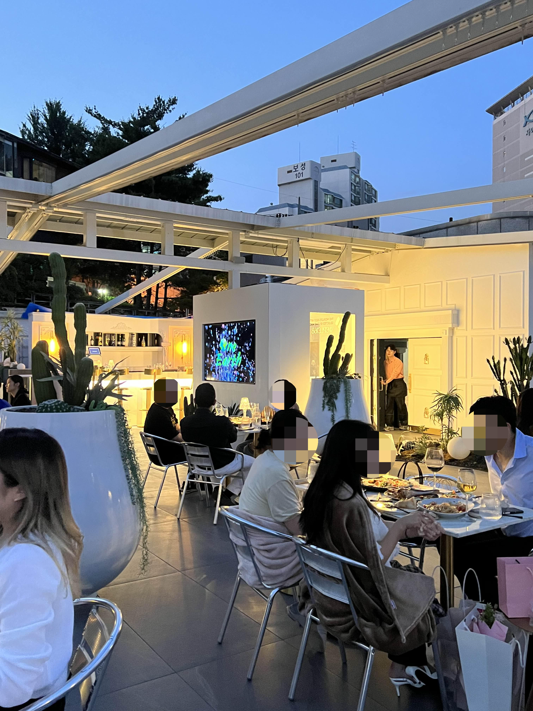 분위리 좋은 루프탑바 위플 168에서 맥주한잔