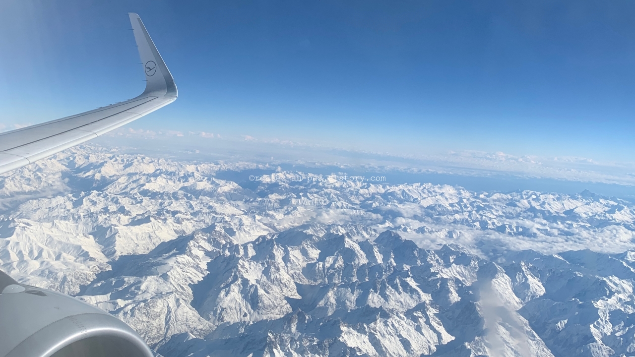 LH1126-FRA-BCN-BUSINESS-WINDOW VIEW