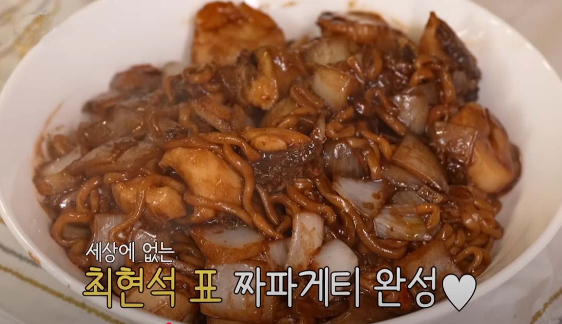 완성된 짜파게티의 모습