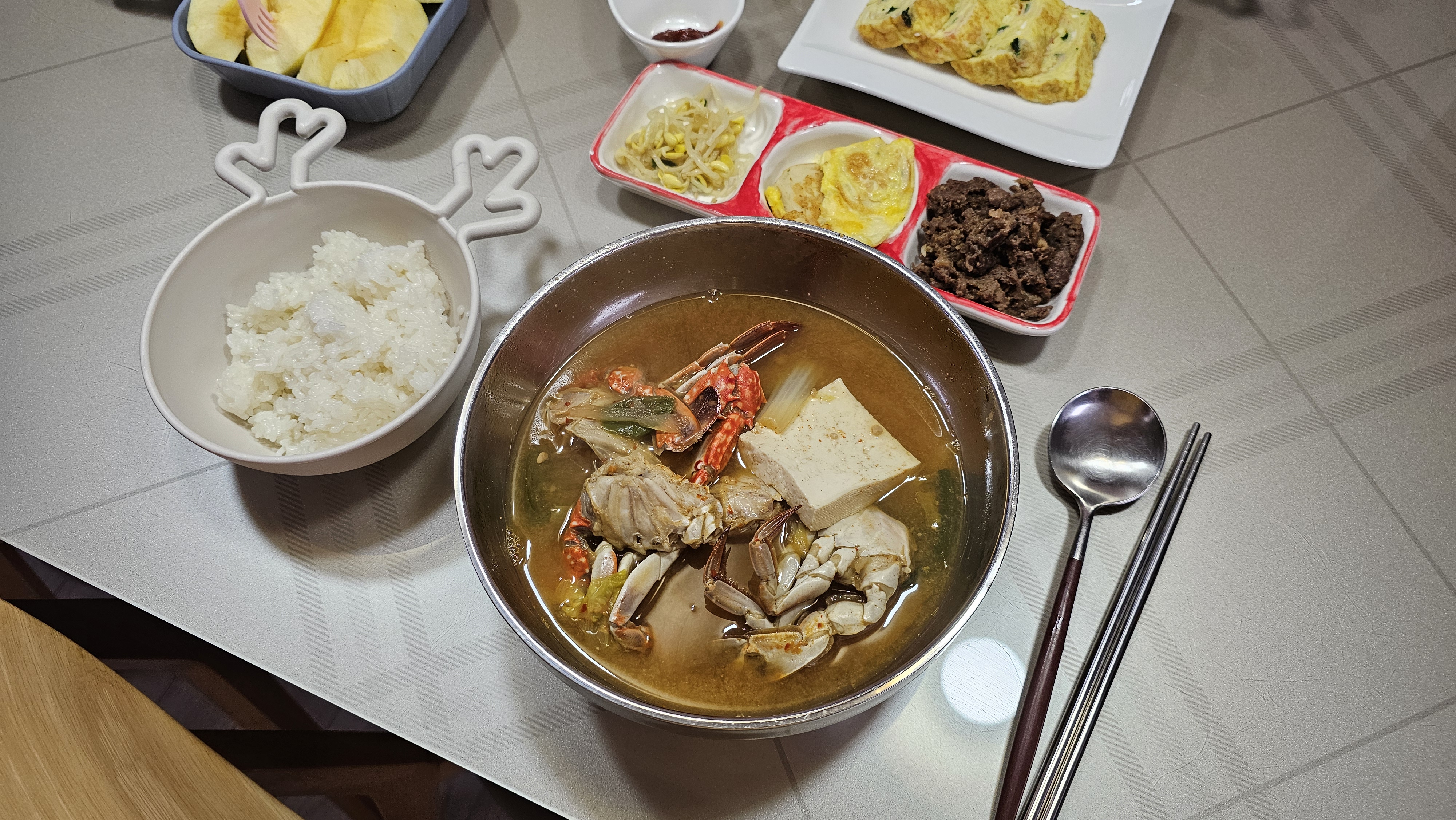 아이들 저녁메뉴 꽃게탕 한그릇