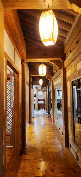 하이원 운암정 카페 내부와 바닥