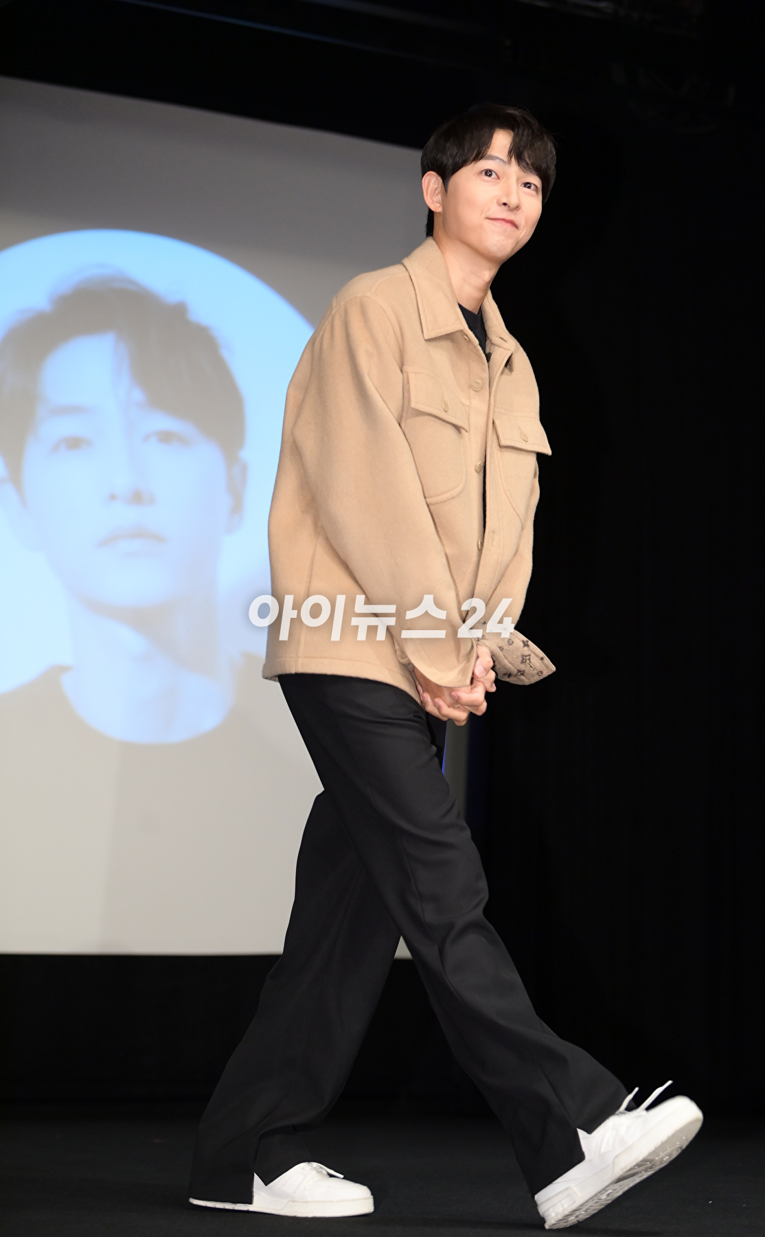 배우 송중기가 6일 오후 부산광역시 해운대구 영화의전당에서 진행된 제28회 부산국제영화제 액터스하우스에 참석하고 있다. [사진=정소희 기자]