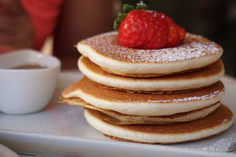 주말 아침을 위한 건강 팬케이크