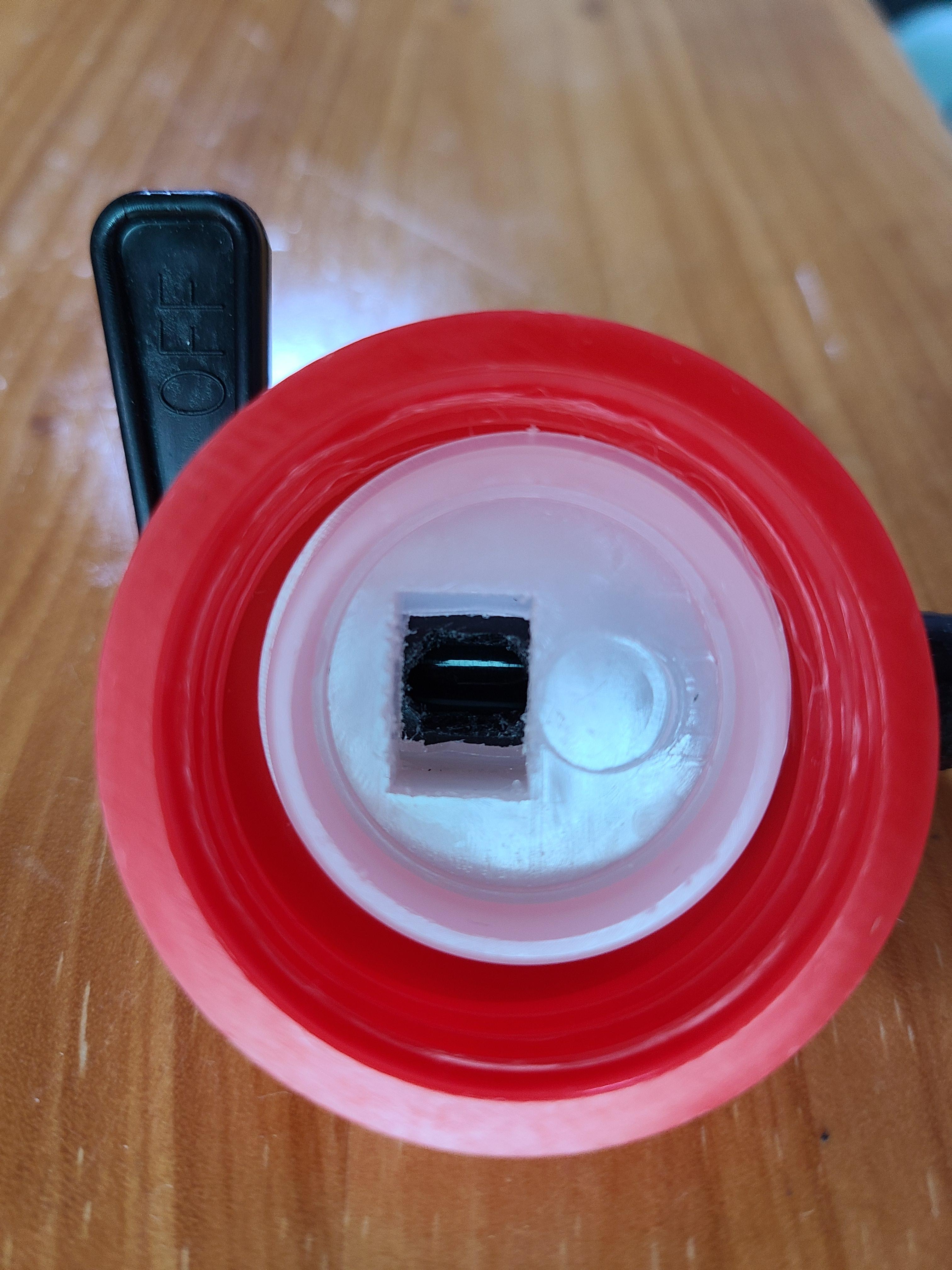 캠핑 샤워백 수도꼭지 내부 구멍 넓힌 작업 후 모습