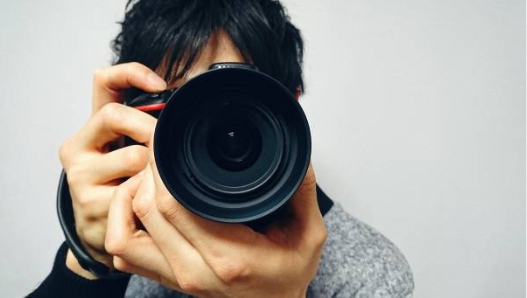 초보자도 예쁜 꽃 명소에 가서 자신있게 사진 촬영 하는 모습