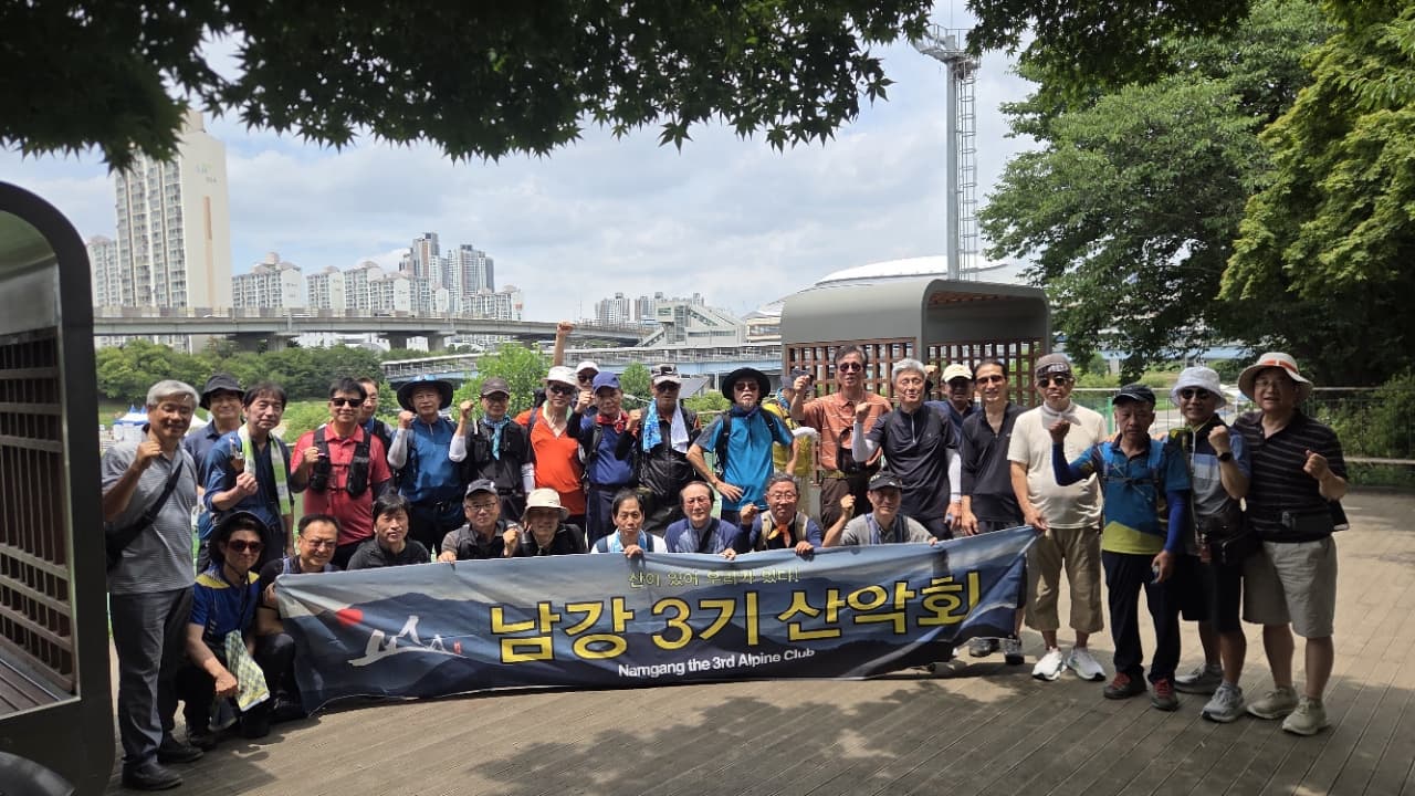 산행은 사람을 만나고 건강을 챙기며 삶의 여유를 다시 찾아가는 시간