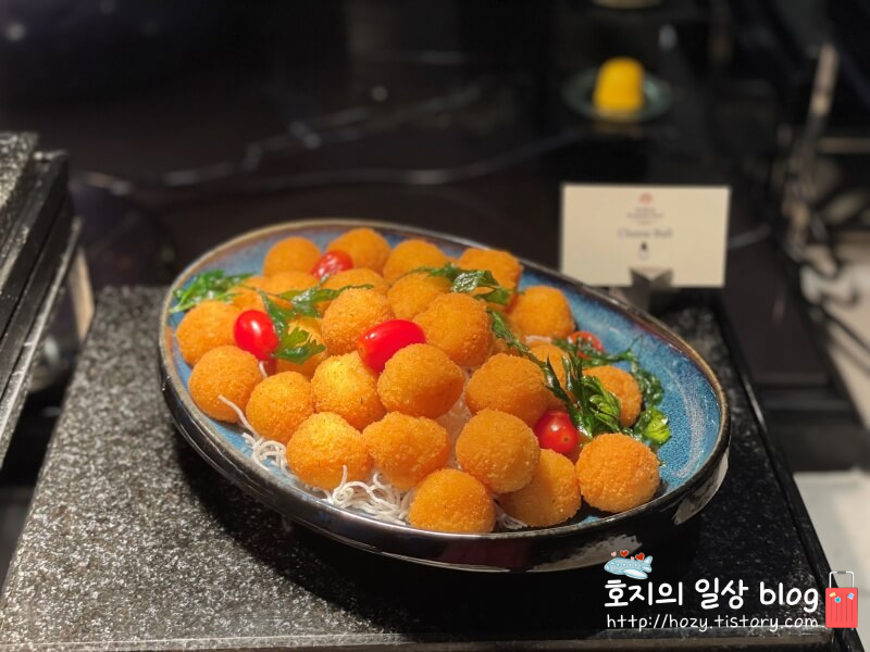 방콕 신돈캠핀스키 이그제큐티브 라운지 이브닝칵테일 뷔페메뉴