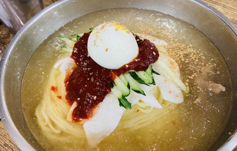 국제밀면 본점 솔직 리뷰, 물밀면·비빔밀면 무엇이 더 인기일까?