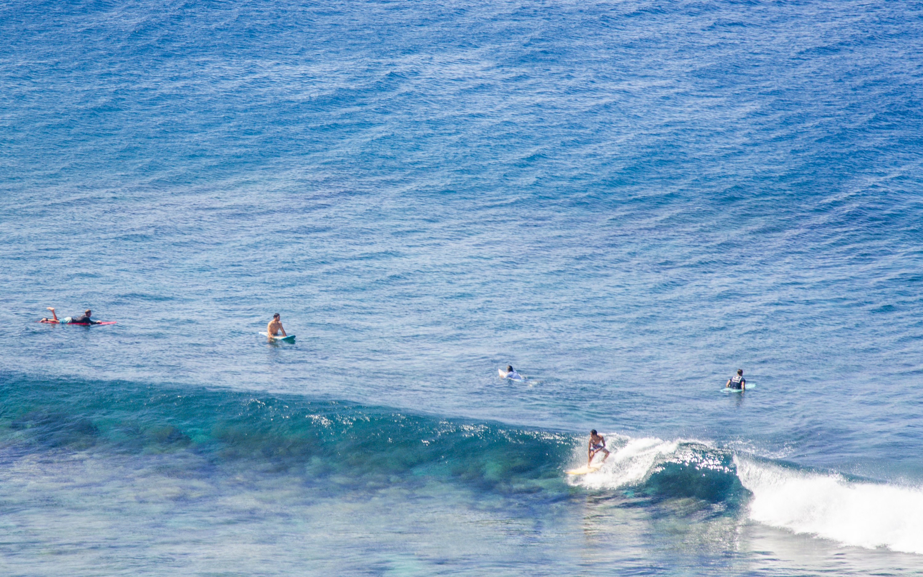 괌에서 서핑하기