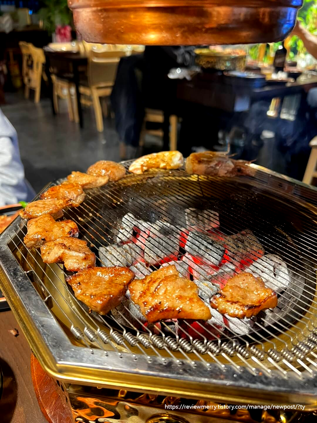 구워진 목살갈비 사진