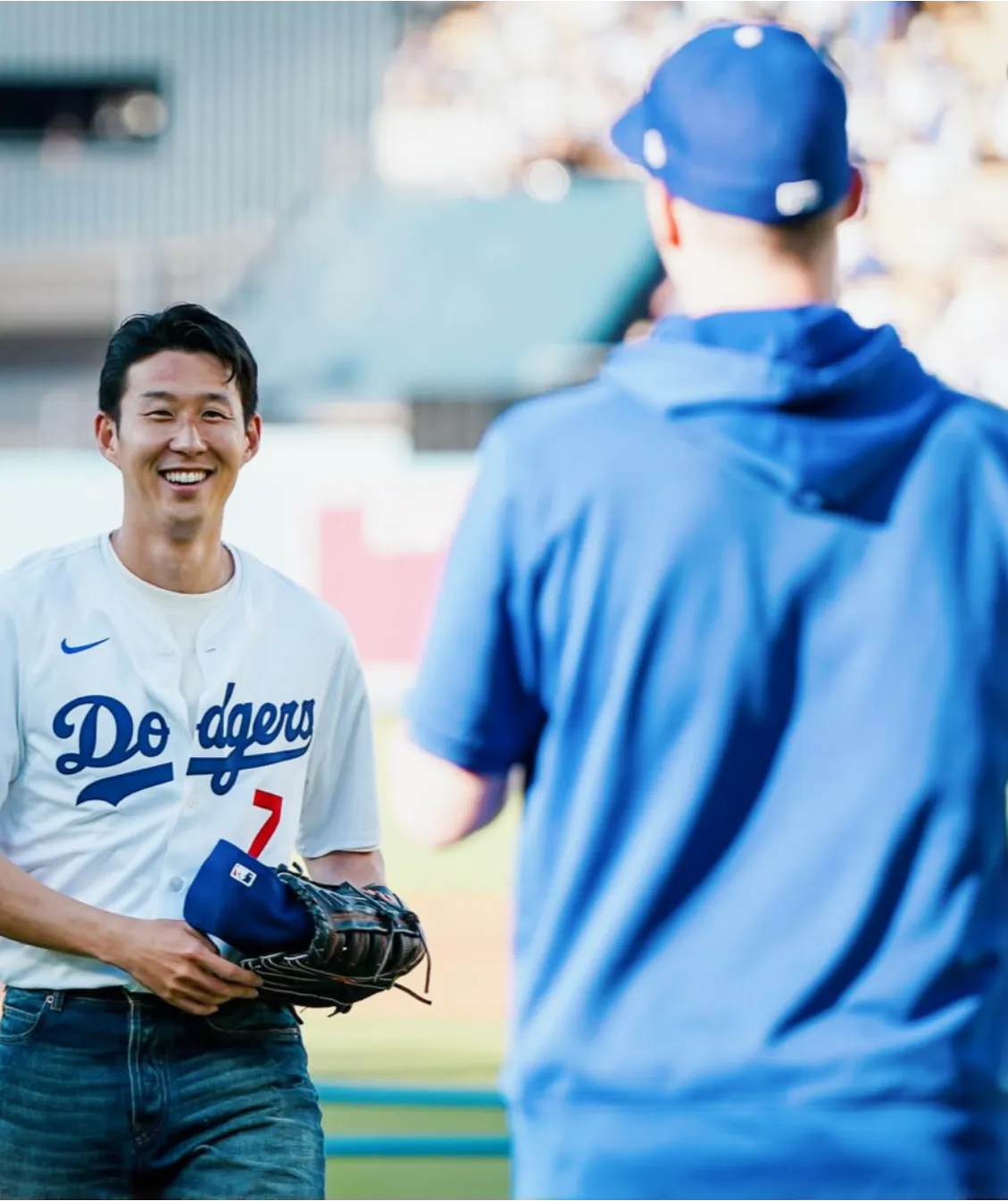 손흥민 시구, 뷔 시구, MLB 시구, 메이저리그 시구, 손흥민 MLB, 뷔 MLB, 다저스타디움 시구, 양키스타디움 시구, MLB 시구 비교, 시구 레전드, MLB 역대 시구, 조지 부시 시구, 버락 오바마 시구, 50센트 시구, 시모네 바일스 시구, 유현진 배지현 시구, K스타 시구, 한류 스타 시구, MLB 팬 서비스, 뷔 손흥민 브로맨스, 뷔 팬 서비스, 손흥민 글로벌 인기, K팝 메이저리그 진출, 메이저리그 한류, MLB 문화 마케팅, 스포츠 퍼포먼스, 한국 연예인 시구, 손흥민 뷔 직캠, 시구 레전드 영상