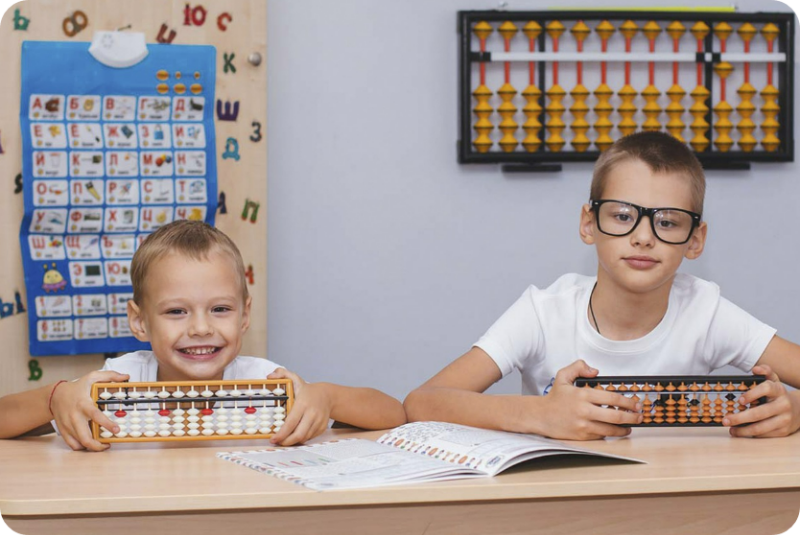 2. 아이들은 예외일 수 있다? 성장기 안경 착용의 주의점