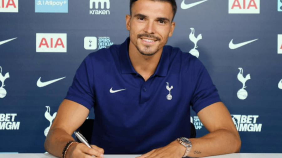 토트넘과 계약하는 주앙 팔리냐